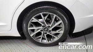 Hyundai AVANTE 1.6 2020 года из Южной Кореи