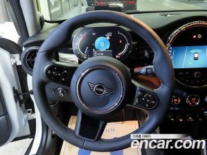 Mini Cooper CLASSIC 2024 года из Южной Кореи