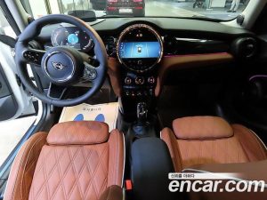 Mini Cooper CLASSIC 2024 года из Южной Кореи