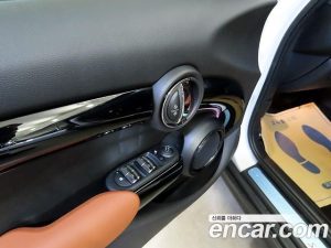Mini Cooper CLASSIC 2024 года из Южной Кореи