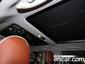 Mini Cooper CLASSIC 2024 года из Южной Кореи
