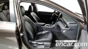 Toyota Camry 2.5 LE HYBRID 2022 года из Южной Кореи