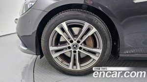 Mercedes-Benz E-Class E350 4MATIC Avantgarde 2021 года из Южной Кореи