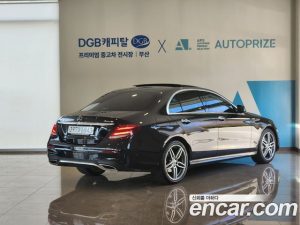 Mercedes-Benz E-Class E300 4MATIC AMG Line 2020 года из Южной Кореи