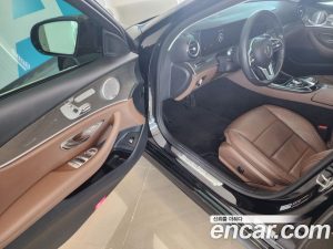 Mercedes-Benz E-Class E300 4MATIC AMG Line 2020 года из Южной Кореи