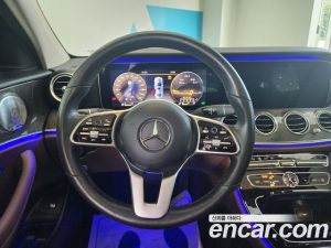 Mercedes-Benz E-Class E300 4MATIC AMG Line 2020 года из Южной Кореи