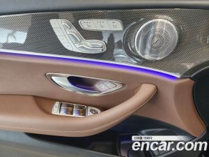 Mercedes-Benz E-Class E300 4MATIC AMG Line 2020 года из Южной Кореи