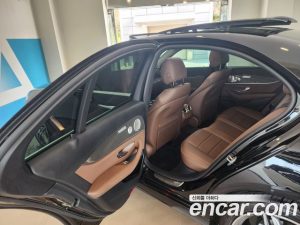 Mercedes-Benz E-Class E300 4MATIC AMG Line 2020 года из Южной Кореи