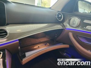 Mercedes-Benz E-Class E300 4MATIC AMG Line 2020 года из Южной Кореи