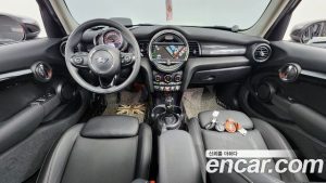 Mini Cooper 5Door DEFAULT 2020 года из Южной Кореи