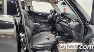 Mini Cooper 5Door DEFAULT 2020 года из Южной Кореи