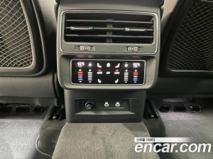 Audi Q8 55 TFSI 4WD Premium 2023 года из Южной Кореи