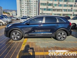 Kia Niro 1.6 HEV 2020 года из Южной Кореи