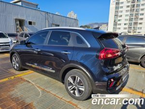 Kia Niro 1.6 HEV 2020 года из Южной Кореи