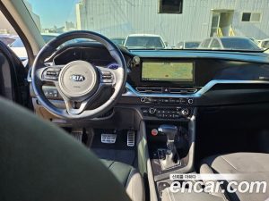 Kia Niro 1.6 HEV 2020 года из Южной Кореи