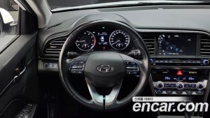 Hyundai AVANTE 1.6 2020 года из Южной Кореи