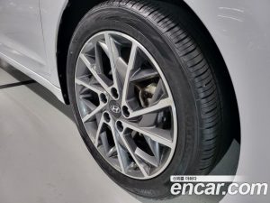 Hyundai AVANTE 1.6 2020 года из Южной Кореи