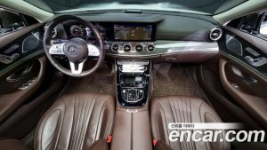 Mercedes-Benz CLS-Class CLS300d AMG Line 2020 года из Южной Кореи