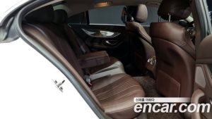 Mercedes-Benz CLS-Class CLS300d AMG Line 2020 года из Южной Кореи