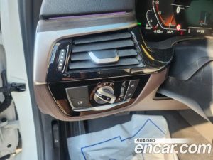 BMW 5-Series 523d Luxury 2021 года из Южной Кореи