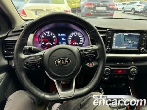 Kia Stonic 1.4 2019 года из Южной Кореи