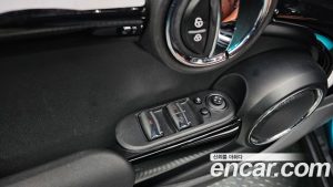 Mini Cooper Convertible DEFAULT 2021 года из Южной Кореи
