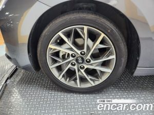Hyundai AVANTE 1.6 2020 года из Южной Кореи