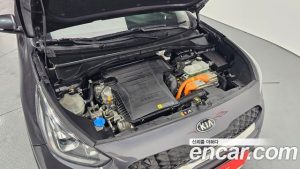Kia Niro 1.6 HEV 2020 года из Южной Кореи