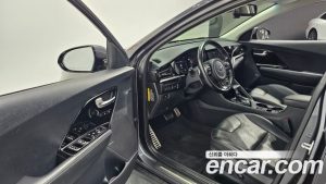 Kia Niro 1.6 HEV 2020 года из Южной Кореи