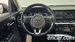 Kia Niro 1.6 HEV 2020 года из Южной Кореи