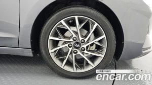 Hyundai AVANTE 1.6 2020 года из Южной Кореи