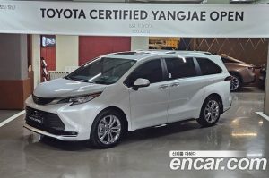 Toyota Sienna 2.5 HYBRID 2WD 2023 года из Южной Кореи