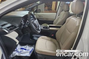 Toyota Sienna 2.5 HYBRID 2WD 2023 года из Южной Кореи