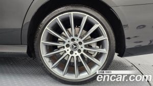Mercedes-Benz E-Class E350 4MATIC AMG Line 2021 года из Южной Кореи