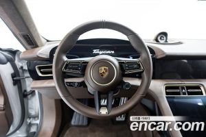 Porsche Taycan Turbo CROSS TURISMO 2023 года из Южной Кореи