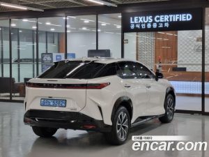 Lexus RZ Luxury 2023 года из Южной Кореи