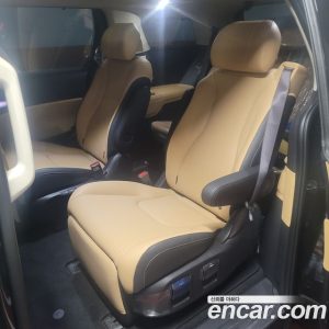 Kia Carnival Бензин 7-Seater Signature 2023 года из Южной Кореи