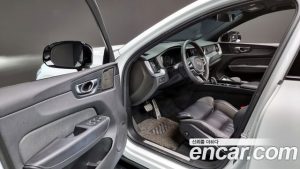 Volvo XC60 T8 R-디자인 2021 года из Южной Кореи