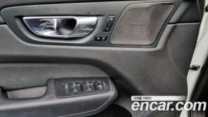 Volvo XC60 T8 R-디자인 2021 года из Южной Кореи