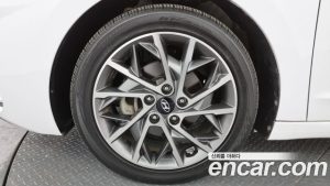 Hyundai AVANTE 1.6 2020 года из Южной Кореи