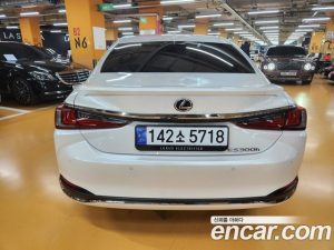 Lexus ES Executive 2024 года из Южной Кореи
