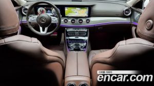 Mercedes-Benz CLS-Class CLS300d AMG Line 2020 года из Южной Кореи
