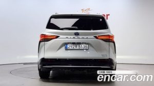 Toyota Sienna 2.5 HYBRID 2WD 2023 года из Южной Кореи