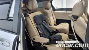 Toyota Sienna 2.5 HYBRID 2WD 2023 года из Южной Кореи