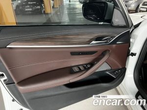 BMW 5-Series 530e Luxury 2021 года из Южной Кореи