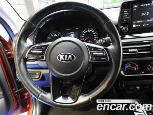 Kia Seltos Бензин 1.6 Turbo 2WD 2020 года из Южной Кореи