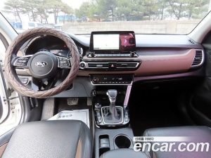 Kia Seltos Бензин 1.6 Turbo 2WD 2020 года из Южной Кореи