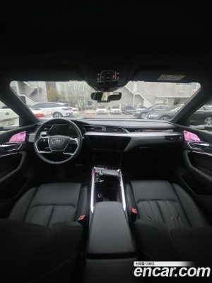 Audi e-tron 55 4WD 2023 года из Южной Кореи