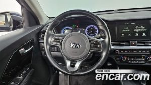 Kia Niro 1.6 HEV 2020 года из Южной Кореи