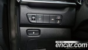 Kia Niro 1.6 HEV 2020 года из Южной Кореи